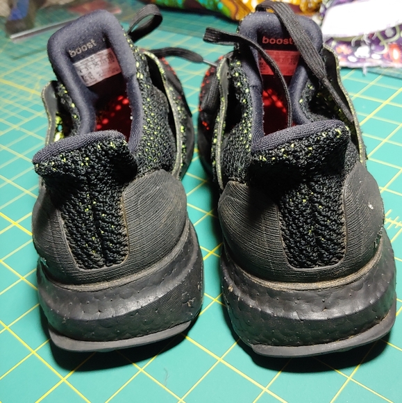 Adidas UltraBoost kids sneakers size 4 - Picture 6 of 6